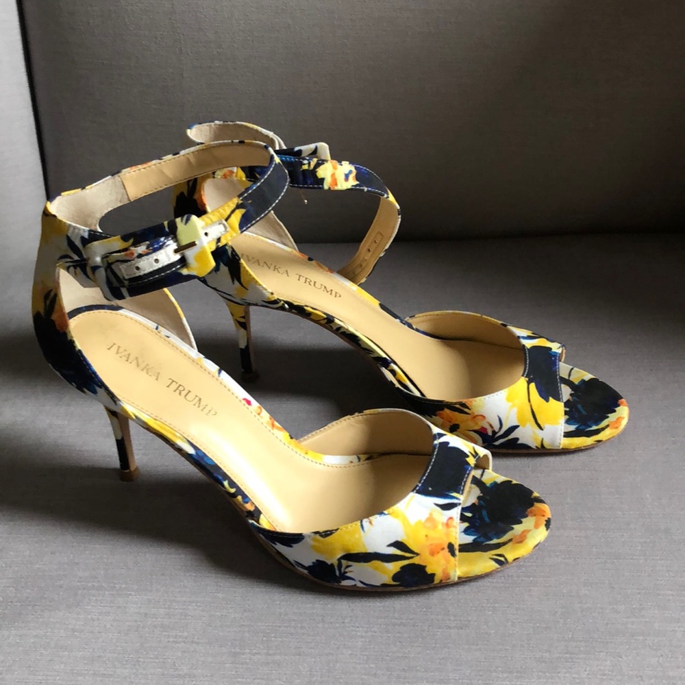 Ivanka Trump yellow multi colored fabric pumps